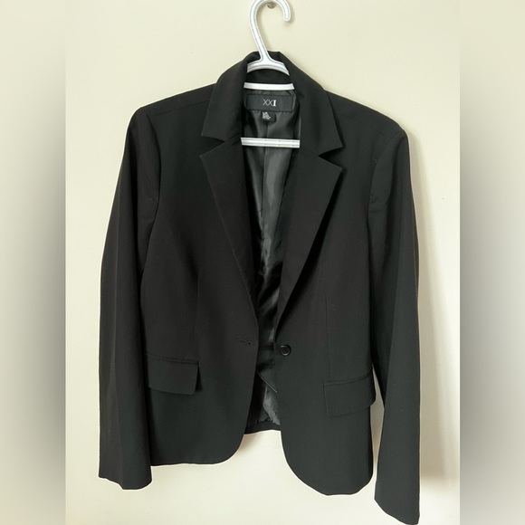 Forever 21 Black blazer - Picture 2 of 9